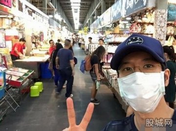 嫩模凯特内衣热裤写真脱了内衣真空上阵