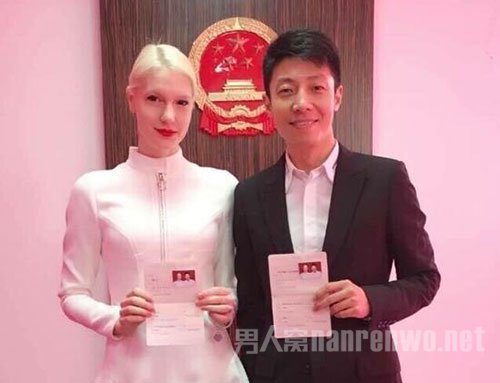 撒贝宁老婆李白是二婚吗 网络上还有李白与"前夫"的亲密合影