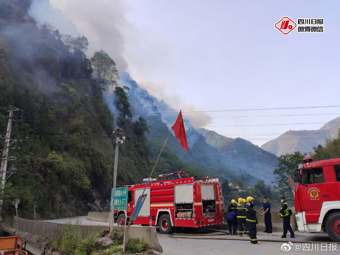 山火：四川绵阳山火 火势仍在继续，多处明火点