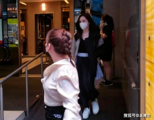 [婚后] 阿娇宣布离婚后首现身！口罩蒙面拒谈前夫 似不想和赖弘国再有任何瓜葛