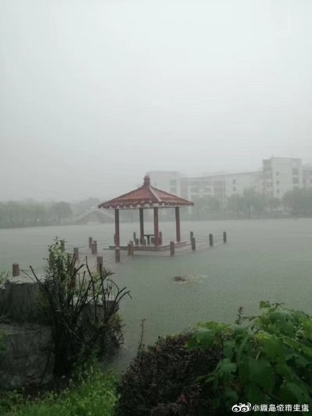 外围|受台风“巴威”外围云系影 青岛暴雨