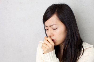 过敏性哮喘怎么治疗？三年个过敏性哮喘的症状治疗