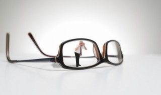 眼镜怎么做防护 如何保护好眼镜