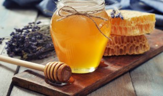蜂蜜有什么功效和作用 蜂蜜的副作用 喝蜂蜜水的坏处