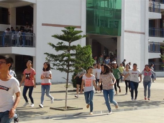 盐边中学举行5.12地震紧急疏散演练活动|中国